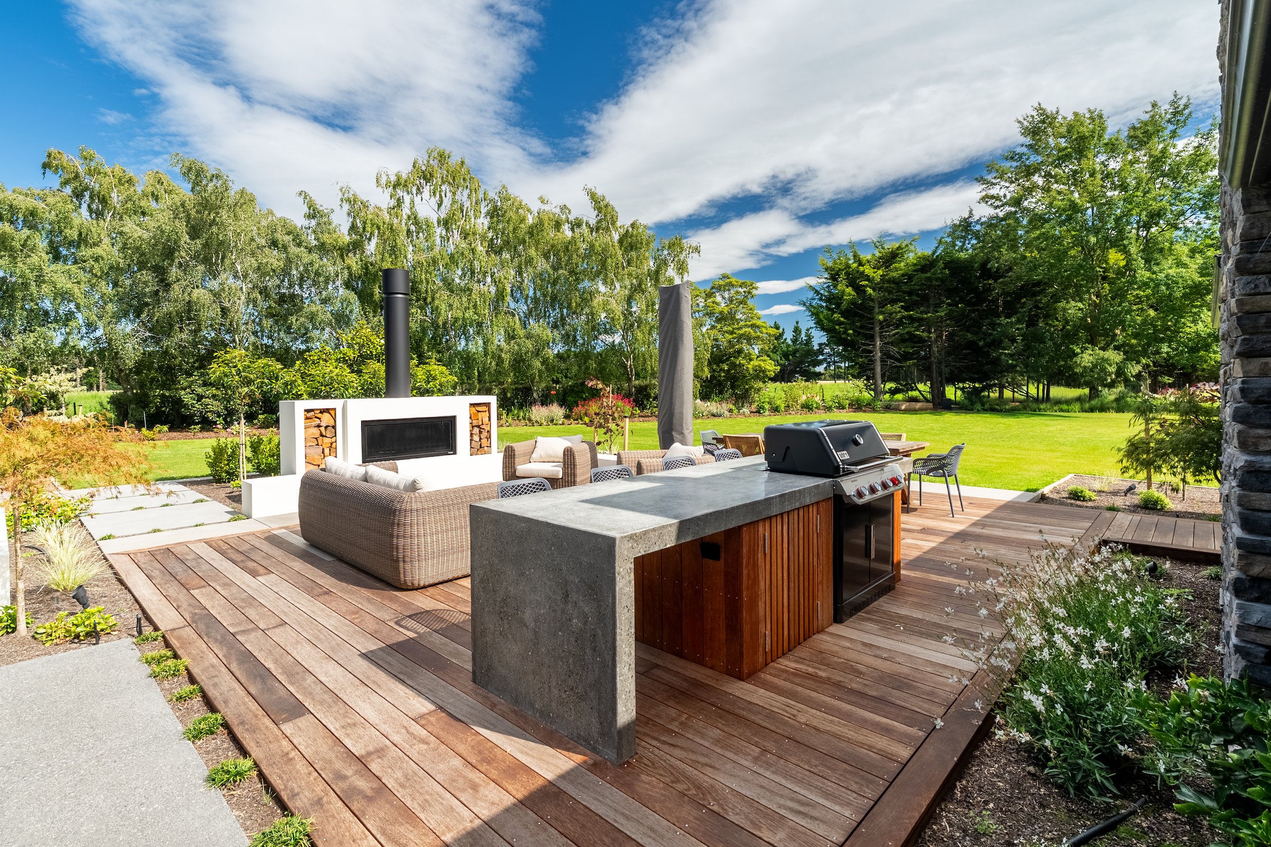 At the centre of the design sits an expansive hardwood deck that extends the home's living spaces outdoors.